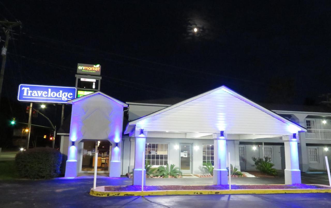 Travelodge By Wyndham Уолтерборо Экстерьер фото
