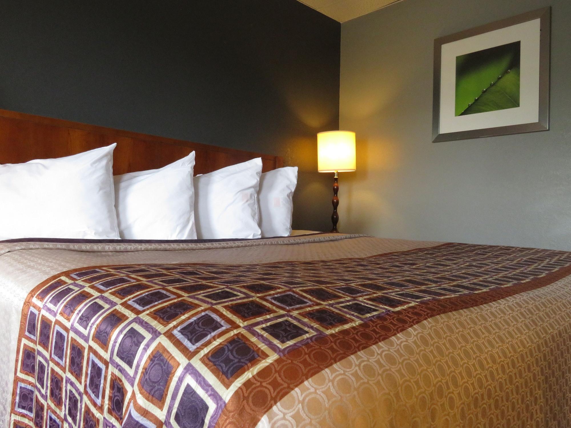 Travelodge By Wyndham Уолтерборо Экстерьер фото