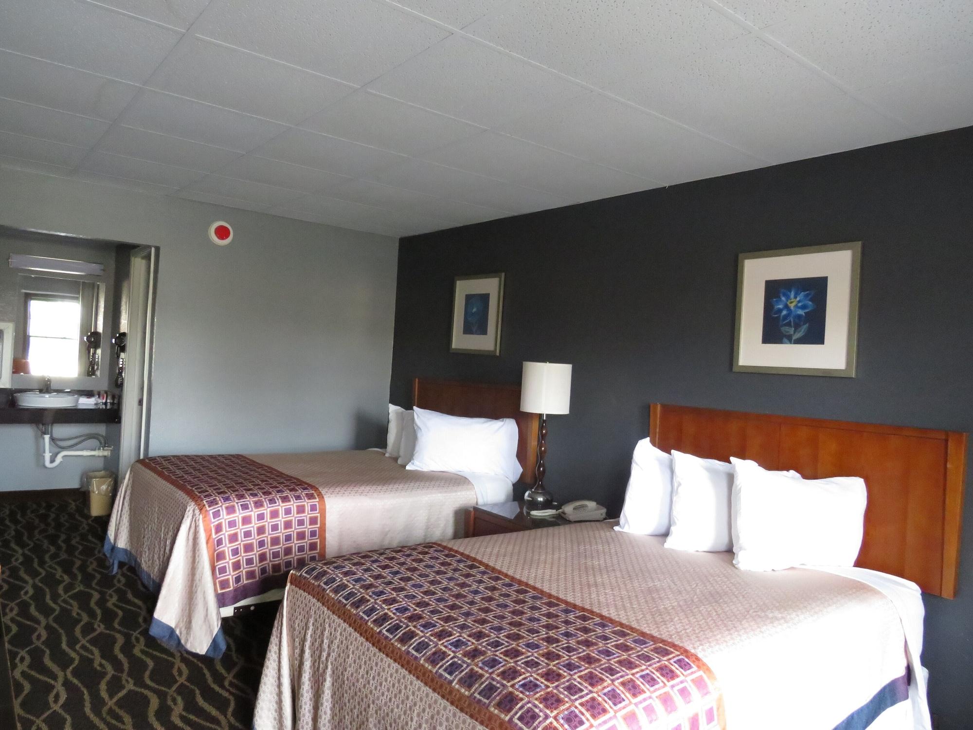 Travelodge By Wyndham Уолтерборо Экстерьер фото