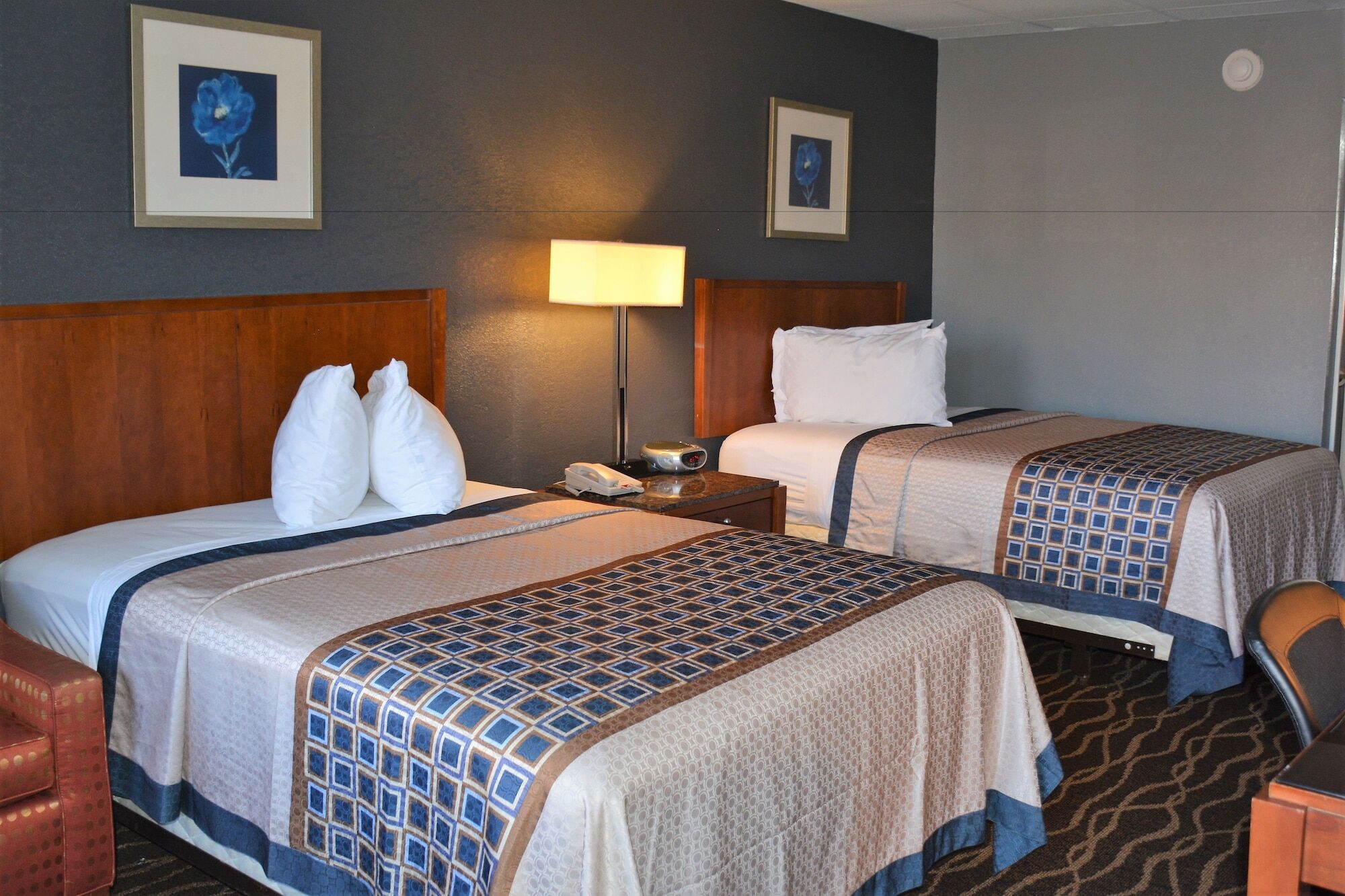 Travelodge By Wyndham Уолтерборо Экстерьер фото